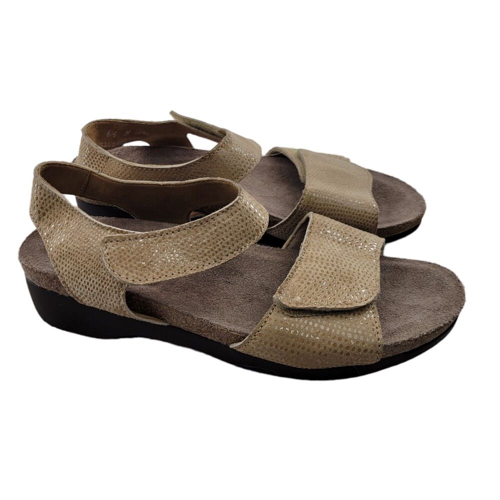 Munro Caitlyn Embossed Suede Comfort Sandals Size 6.5 Beige Adj. Ankle Strap